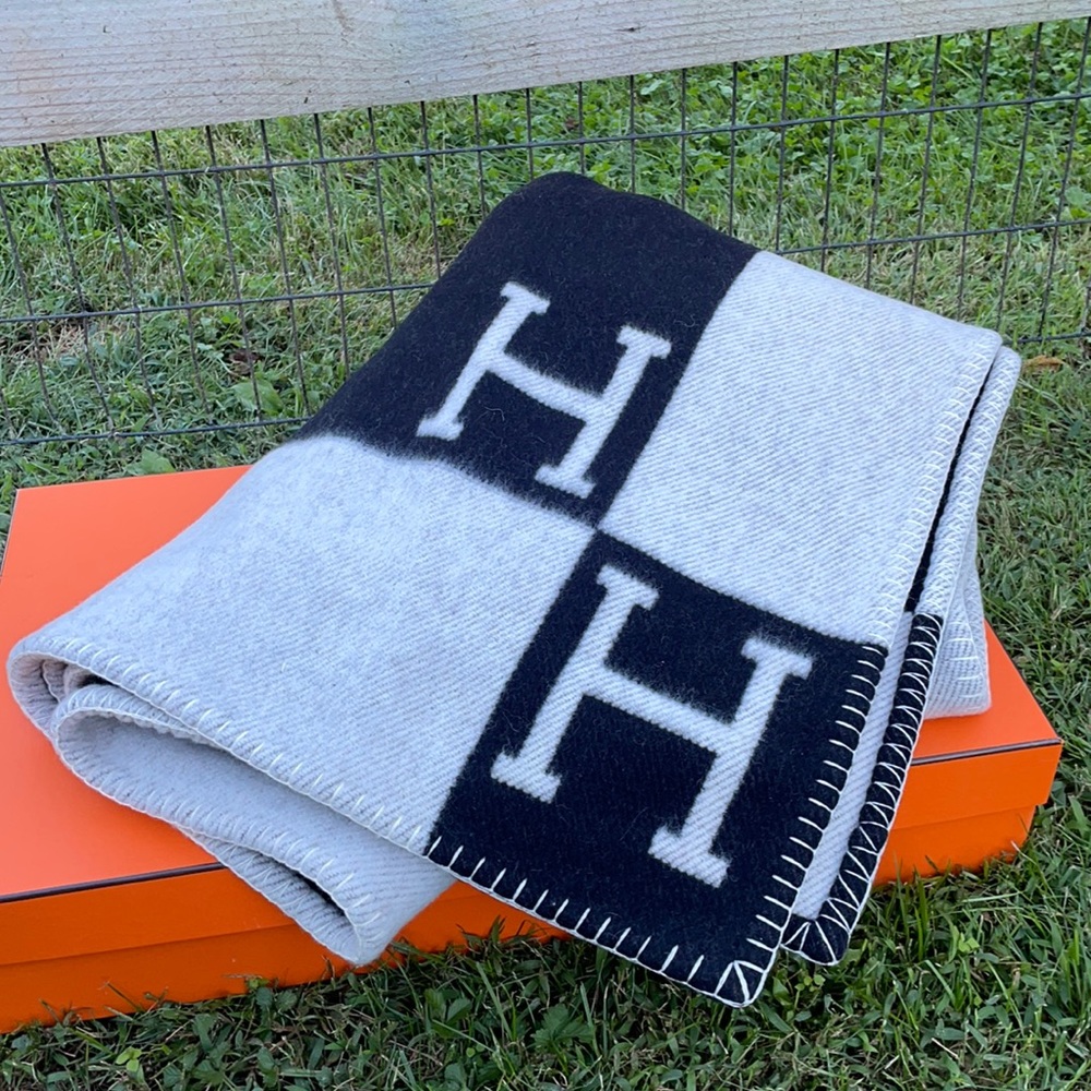 Hermès Avalon Wool & Cashmere Throw in Black and White